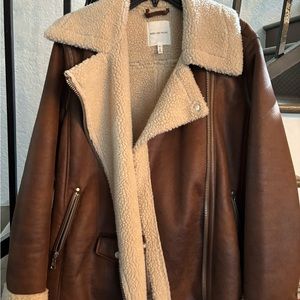 Women lather with fur